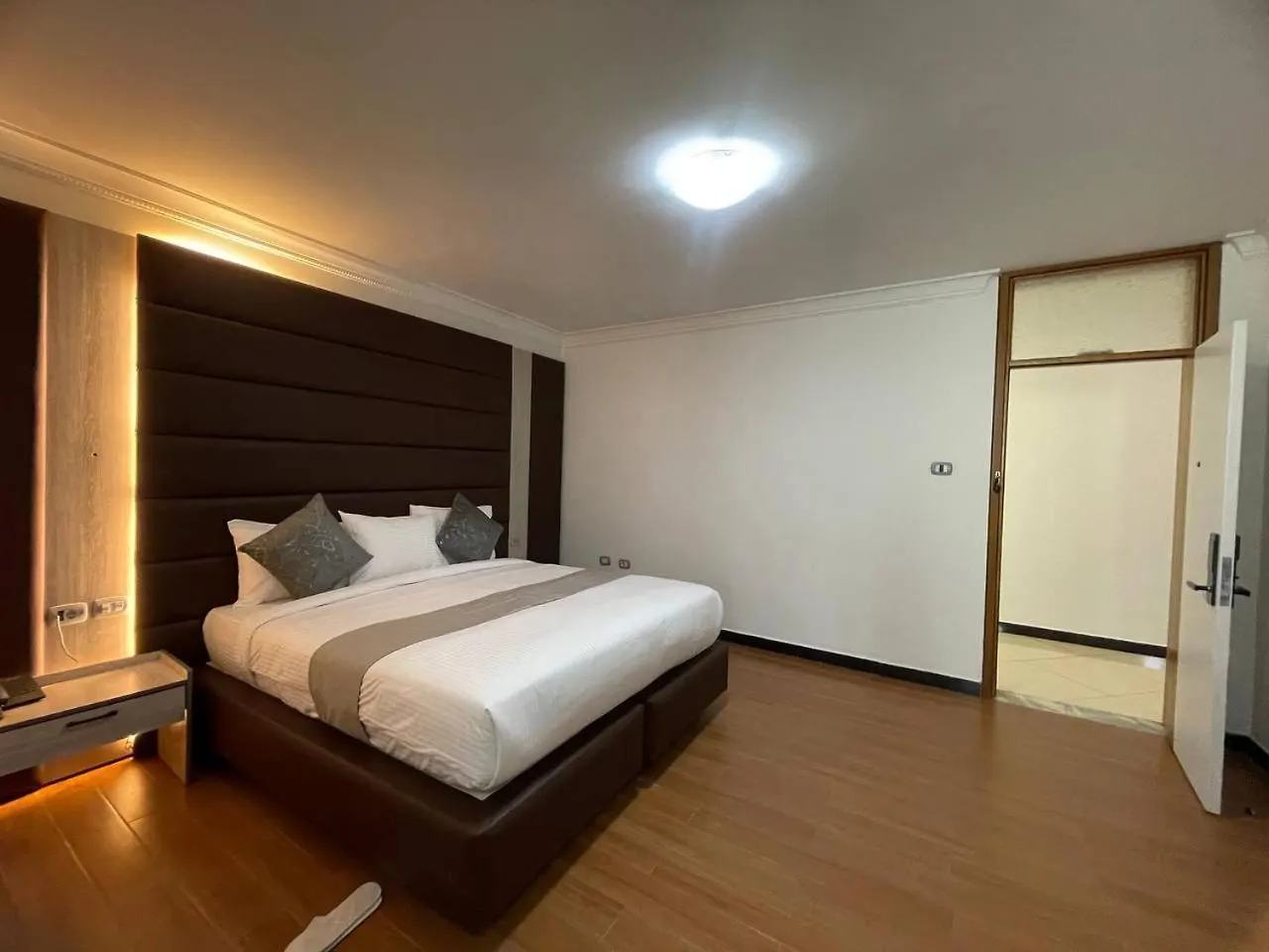 Hammer Luxury Guesthouse Аддис-Абеба