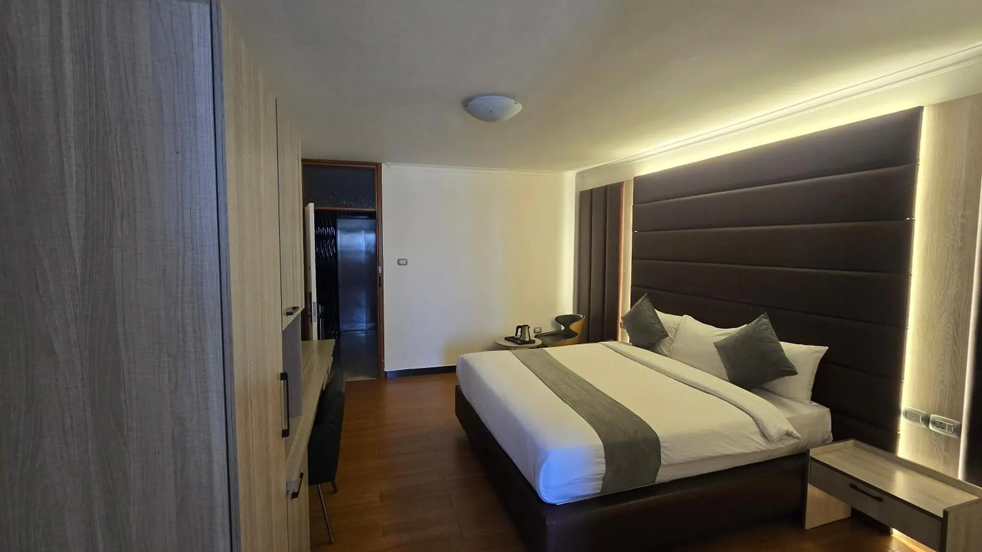 Hammer Luxury Guesthouse Аддис-Абеба Эфиопия